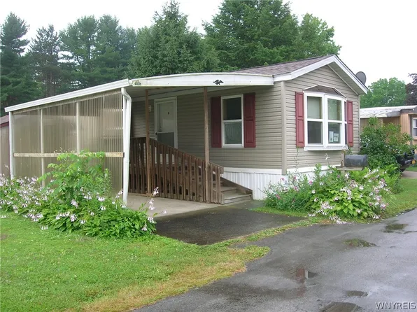 8427 N Lake Rd, Corfu, NY 14036