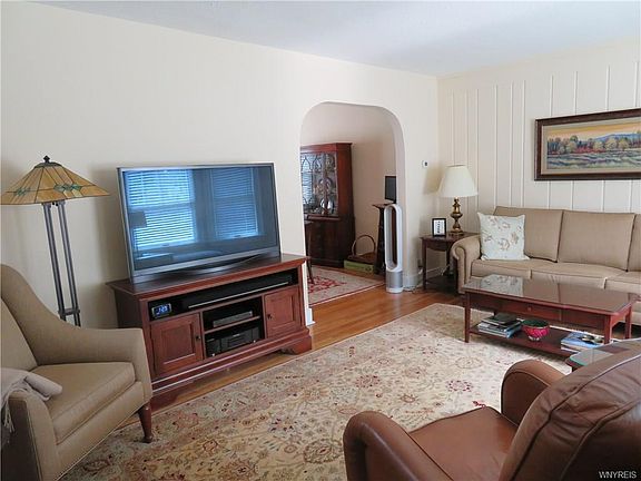 4th image of 324 Saint Lawrence Ave