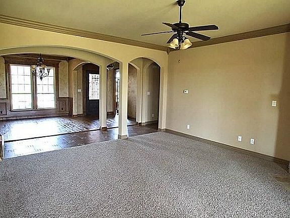 2nd image of 808 Sabine Trl