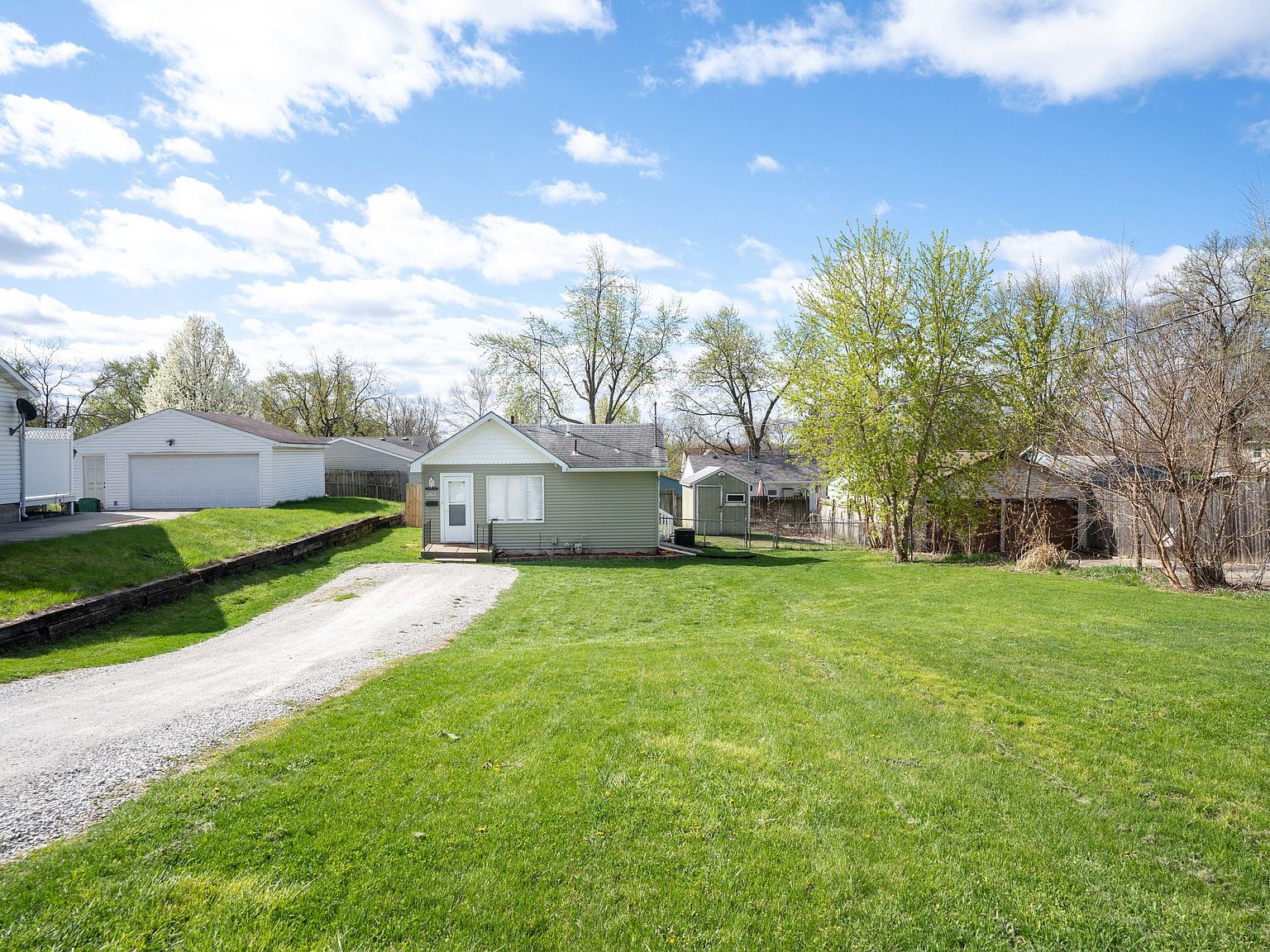 2617 Grandview Ave, Des Moines, IA 50317 Zillow