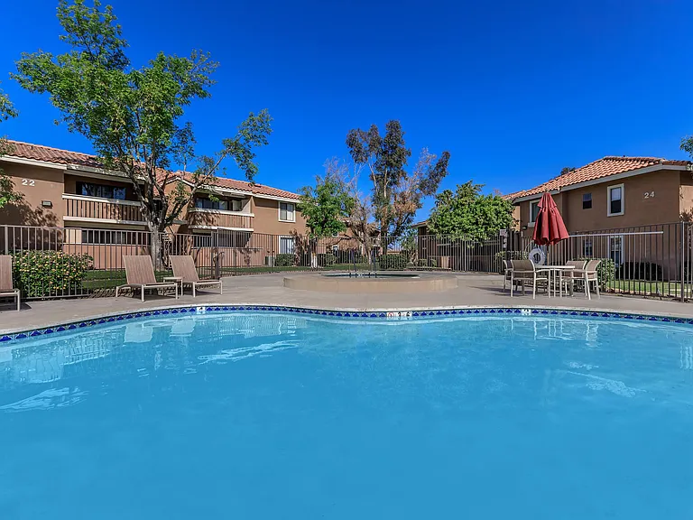 Smoketree Apartments — Photo 3