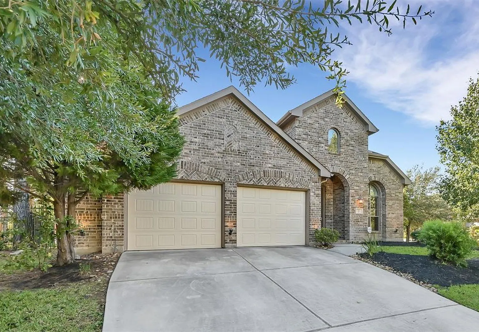 4 bed, 3.0 bath, 3104 sqft, $3,100 — Photo 1