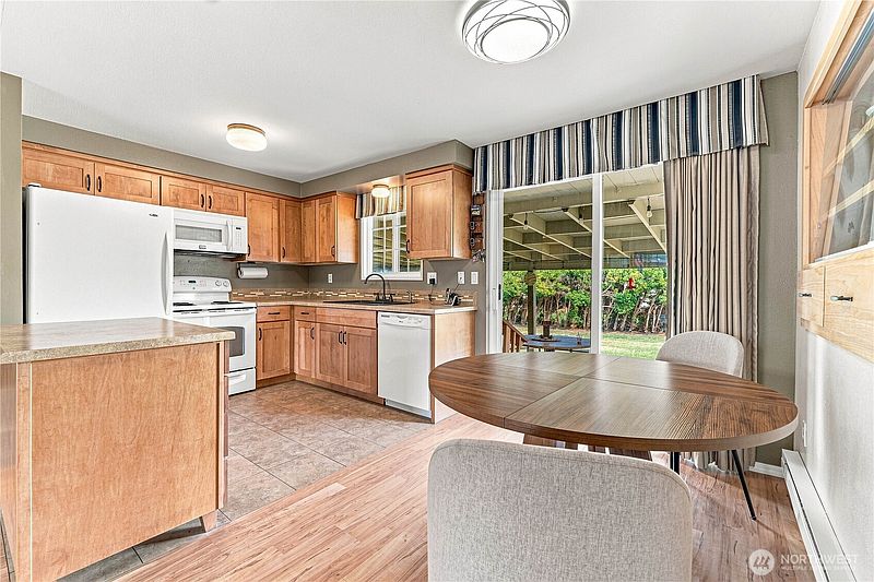 5th image of 107 Oak Street
