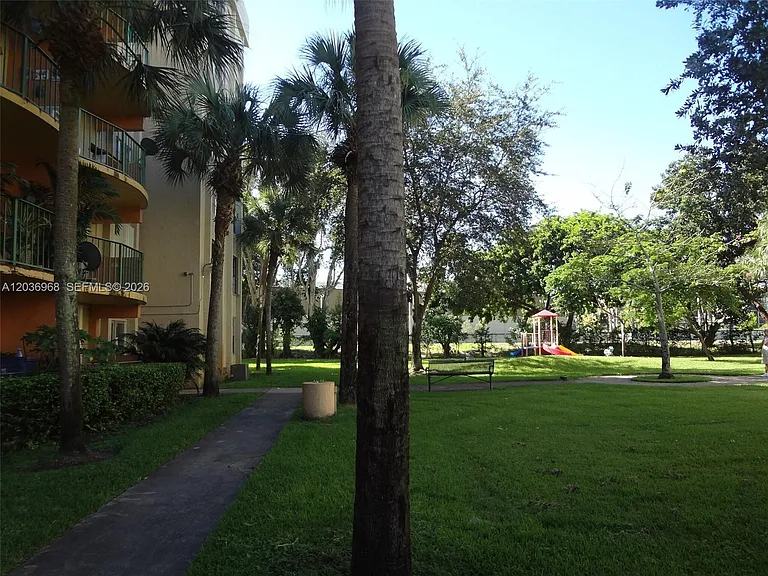 9310 Fontainebleau Blvd #515 — Photo 27
