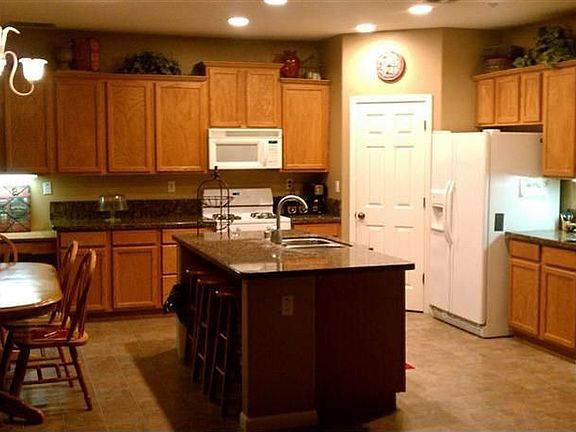 2nd image of 1821 Elston Cir