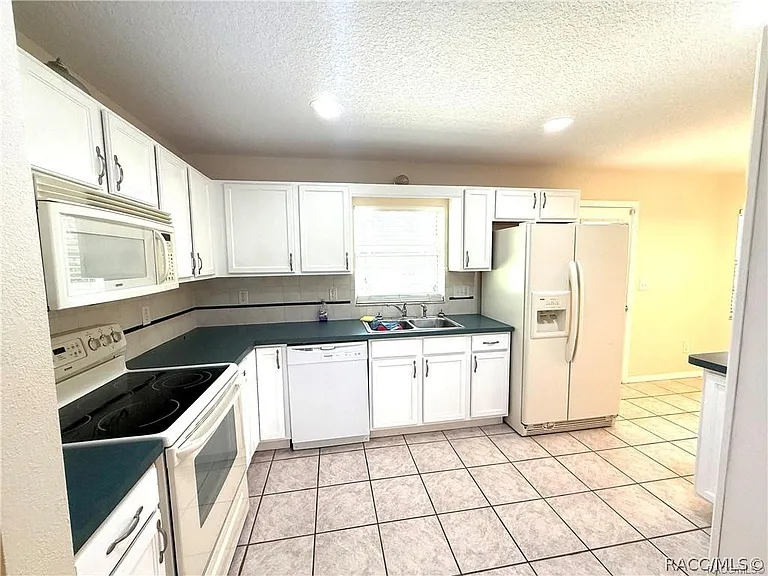 3057 E Catherine Ln — Photo 3