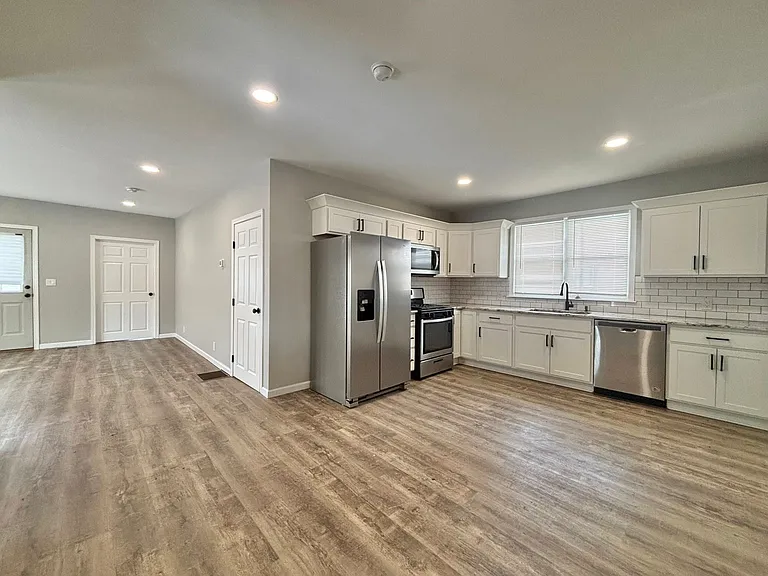 318 Bronson St #201 — Photo 2