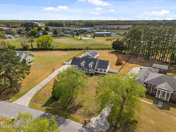 5th image of 819 Badger Circle