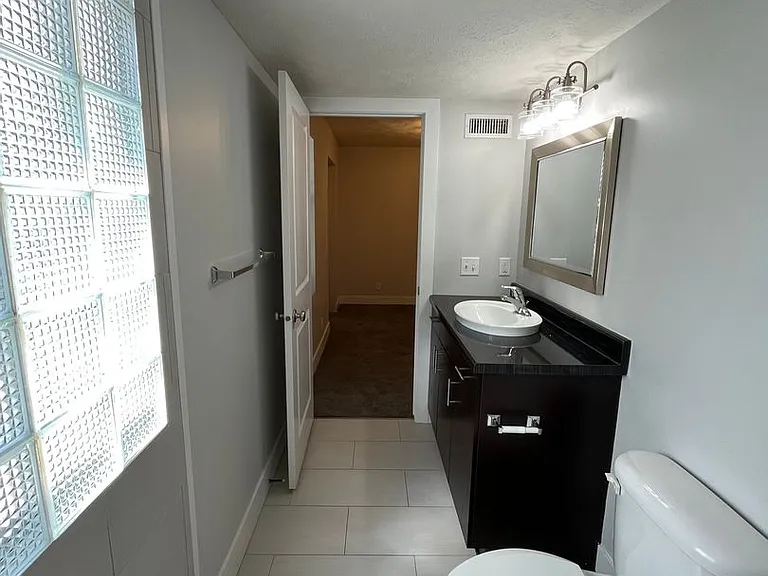 628 Park Ave — Photo 35