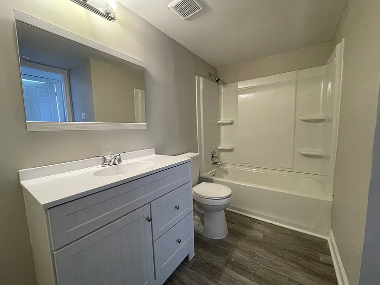 Riverbend Apartments — Photo 10