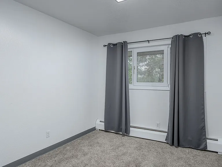1421 Kent Ct — Photo 13