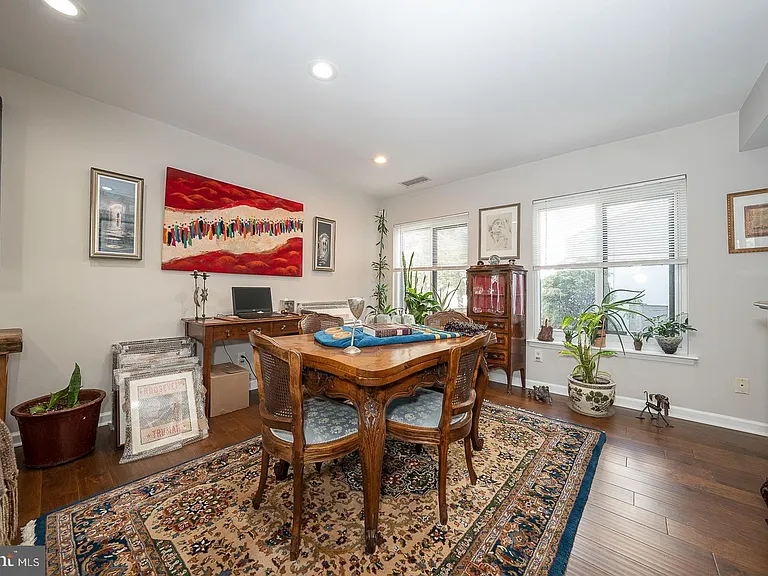 1710 Oakwood Ter #B — Photo 6