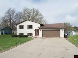505 Turner Dr, Henderson, MN 56044