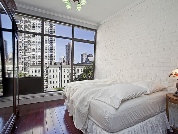 4th image of 304 E 73rd St APT 5G