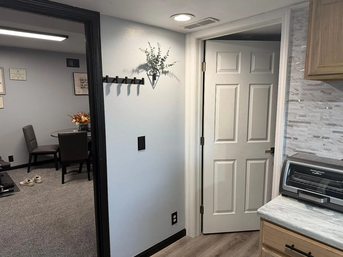 1100 Murdoch Ave - Apt B3 - 1100 Murdoch Ave Parkersburg Wv 26101 — Photo 2