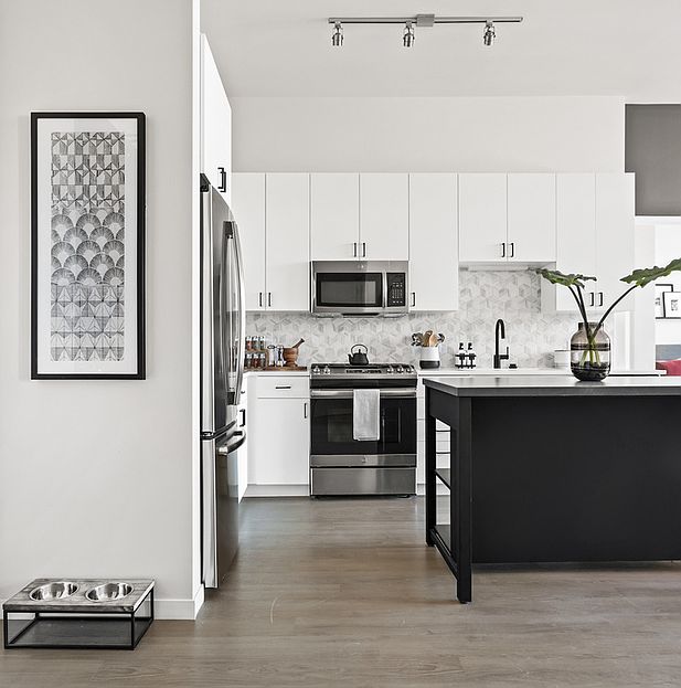 1st image of 2439 N Sacramento Ave #331