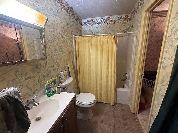 4th image of 13 Elm St