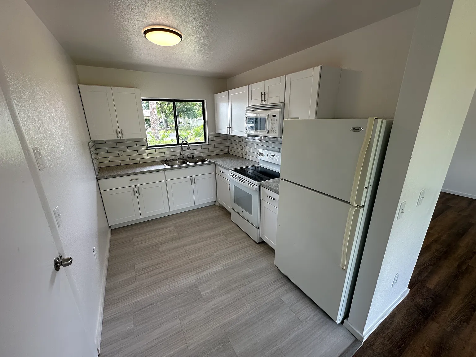 2 bed, 904 sqft, $1,700 — Photo 3