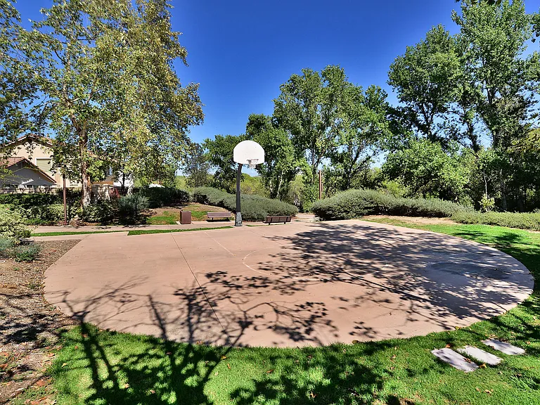 278 Brookview Ct — Photo 38
