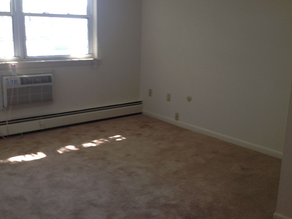 2nd image of 711 Princeton Blvd APT 24