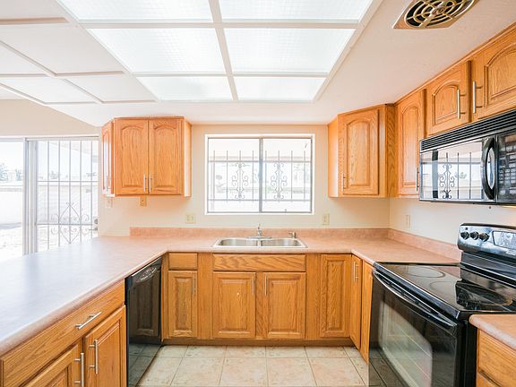 3rd image of 10423 W Calle De Plata