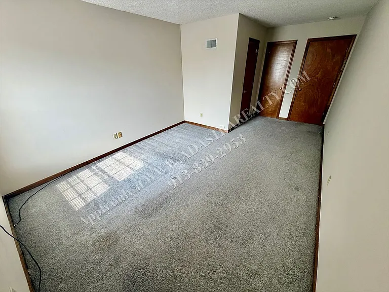 6622 W 149th Ter — Photo 20