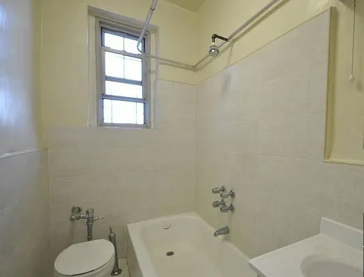 Rented by Premier Metro Realty Corp | media 7