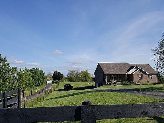 3rd image of 2798 Lucas Ln