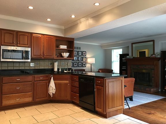 2nd image of 805 Westbrooke Meadows Ct
