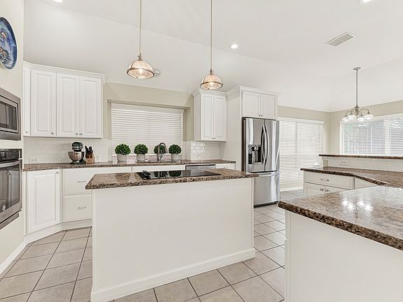 3rd image of 3232 Birmingham Ct