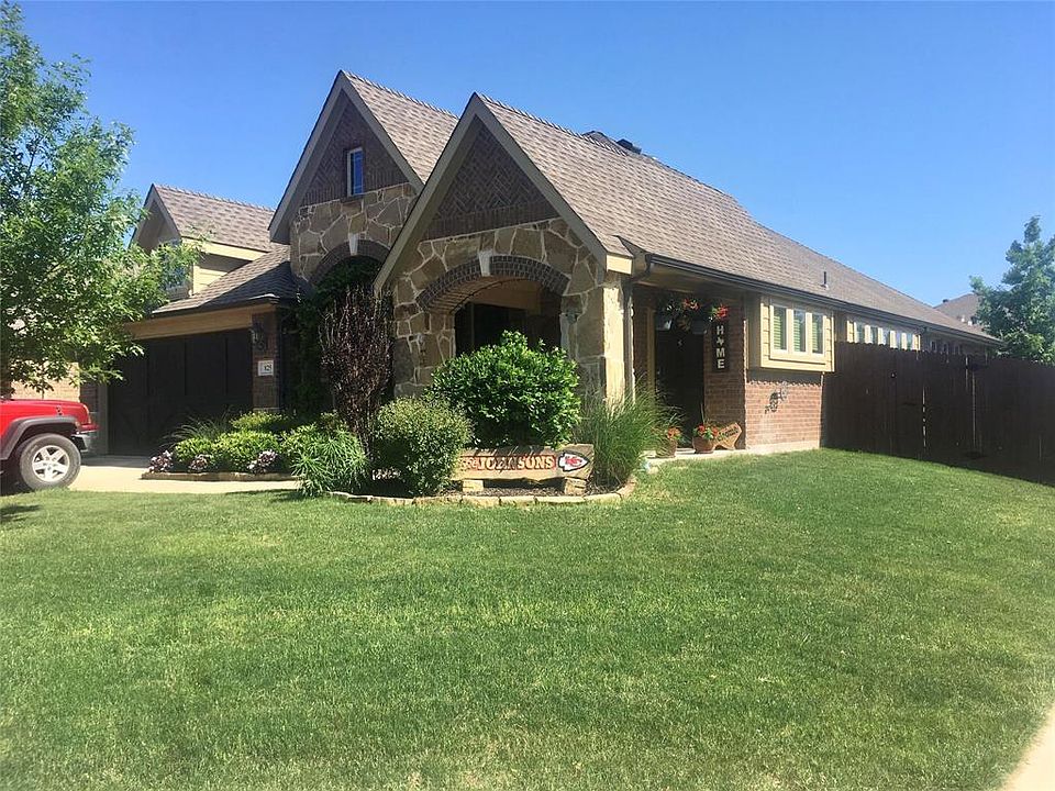 1st image of 825 Mahogany Dr