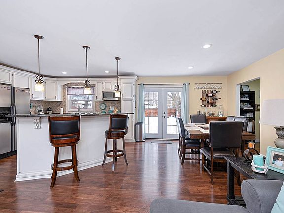 2nd image of 505 Lakelawn Blvd