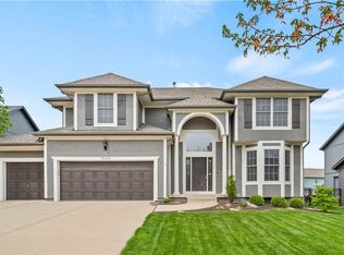 16150 S Heatherwood St, Olathe, KS 66062