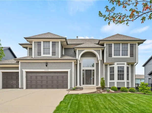 16150 S Heatherwood St, Olathe, KS 66062