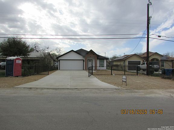 2nd image of 945 Rockwell