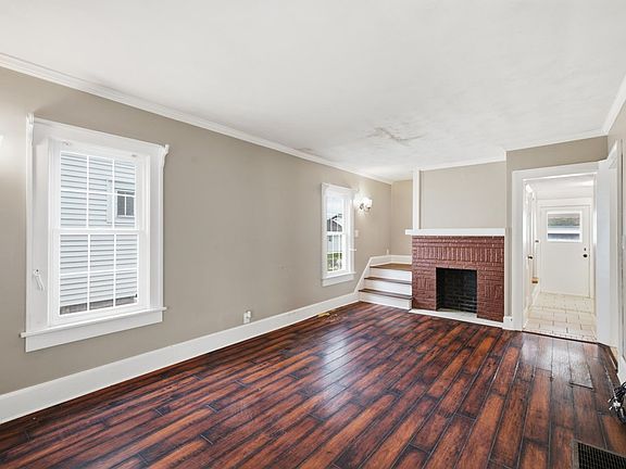 2nd image of 242 E Walnut St