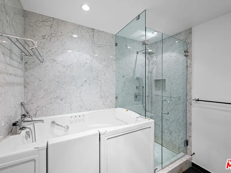 4267 Marina City Dr #Penthouse 4 — Photo 44