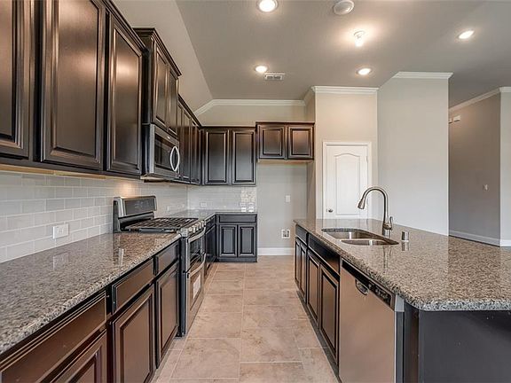 3rd image of 3001 Acacia Ln