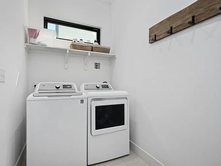 1004 Audrey Ct — Photo 15