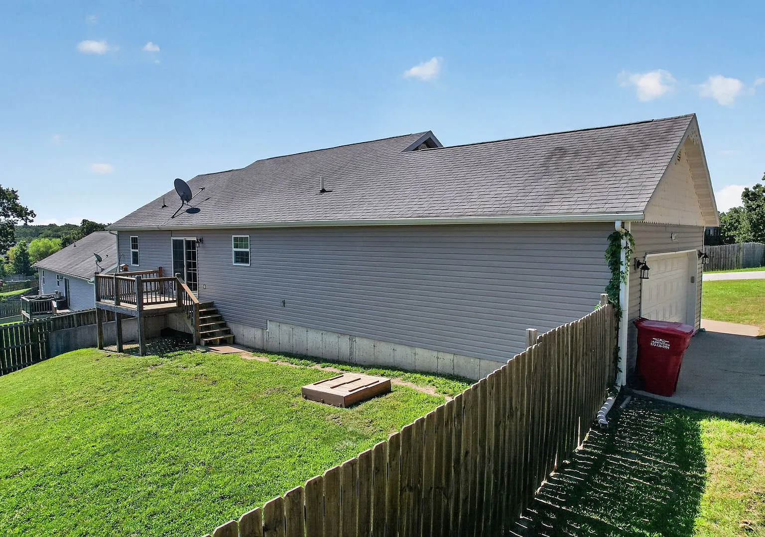4 Bedroom Home with a Fenced in Backyard! — Photo 4