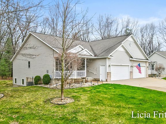 4th image of 1527 W Addison Way