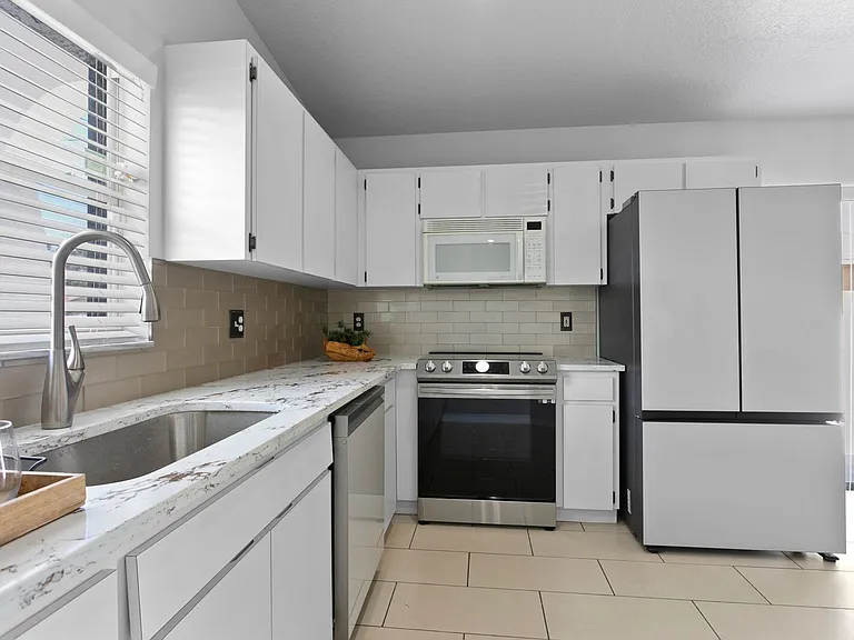 1723 W La Salle St — Photo 4