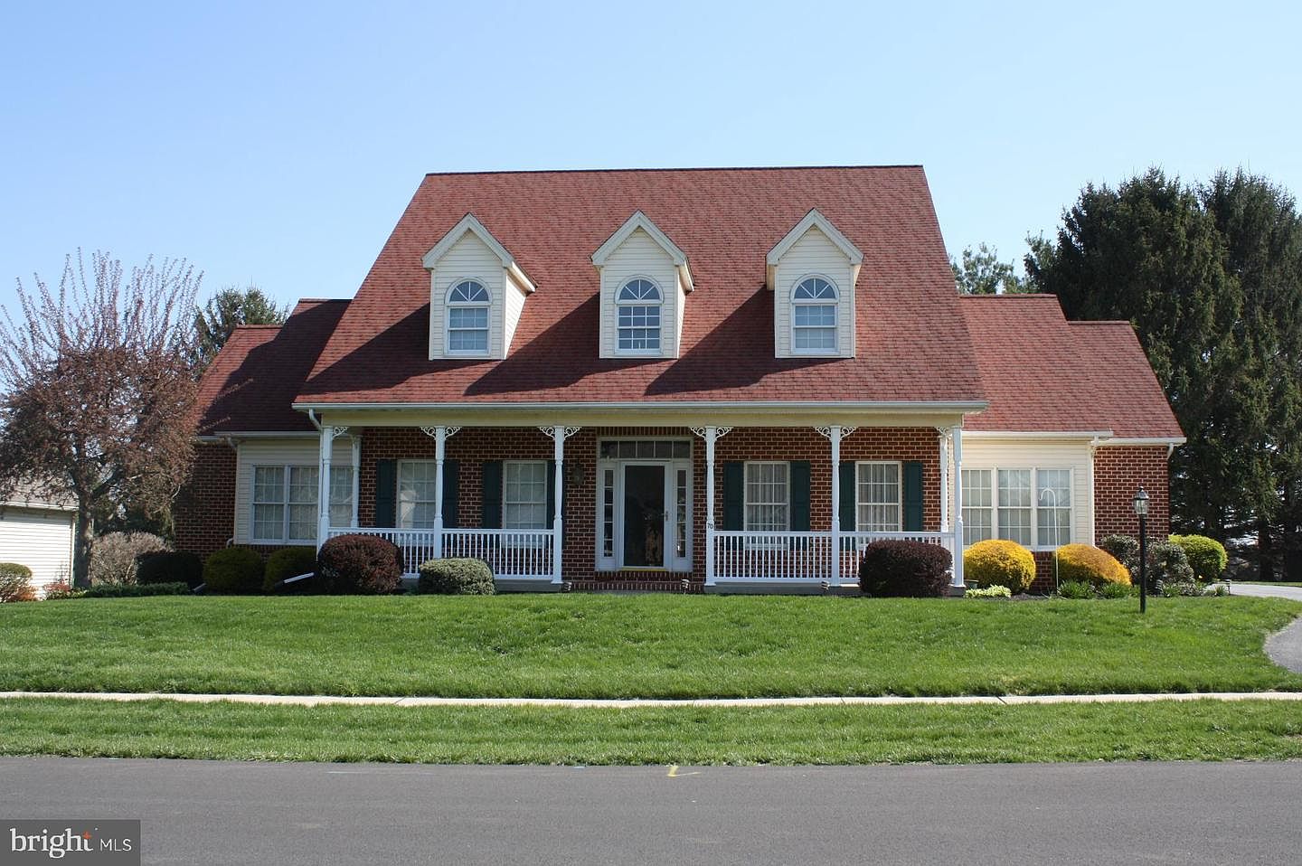 70 Derbyshire Dr