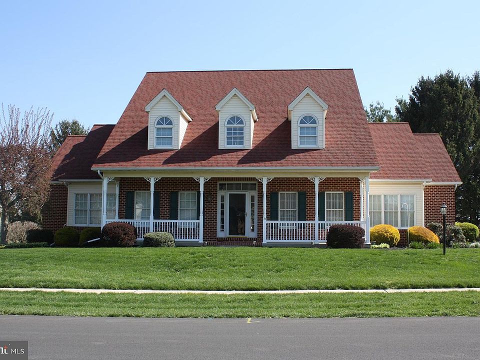 1st image of 70 Derbyshire Dr