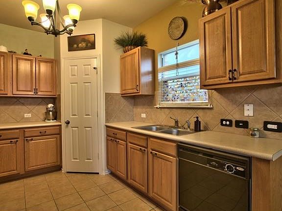 5th image of 1114 Clayton Dr