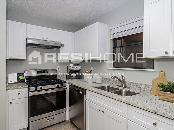 5th image of 2660 Sheffield Ct SW
