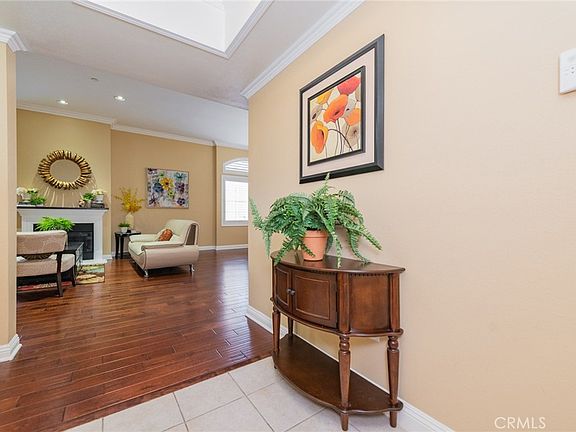 2nd image of 610 S Wilton Pl APT 402