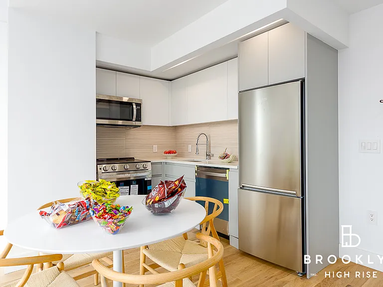 2667 Fulton St #3M — Photo 4