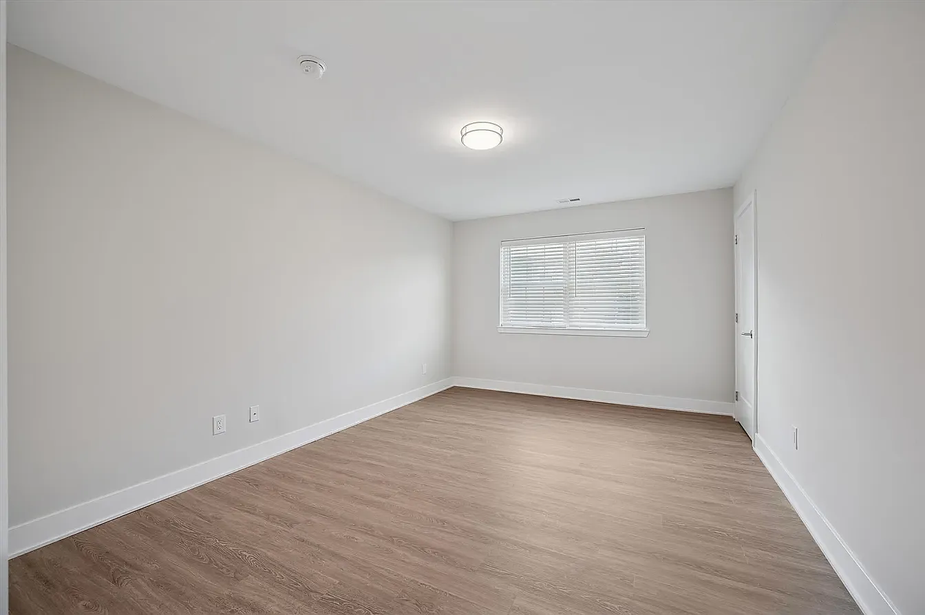 2 bed, 1300 sqft, $2,595 — Photo 3
