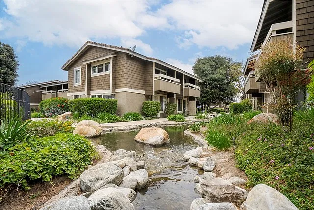 262 Streamwood — Photo 2